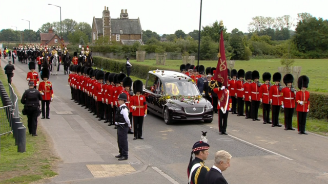 La llegada de las exequias de Isabel II a Windsor, una de las residencias favoritas de la monarca y donde reposarán sus restos.