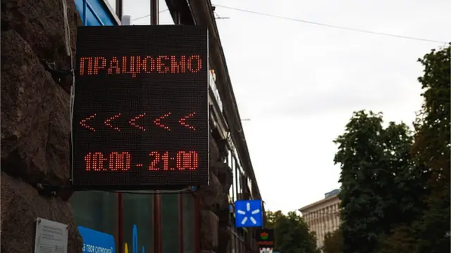 Під час війни курс не лише заборонено показувати на зовнішніх вивісках обмінників, але й спрогнозувати важко