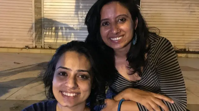 देविना कपूर और नेहा सिंह