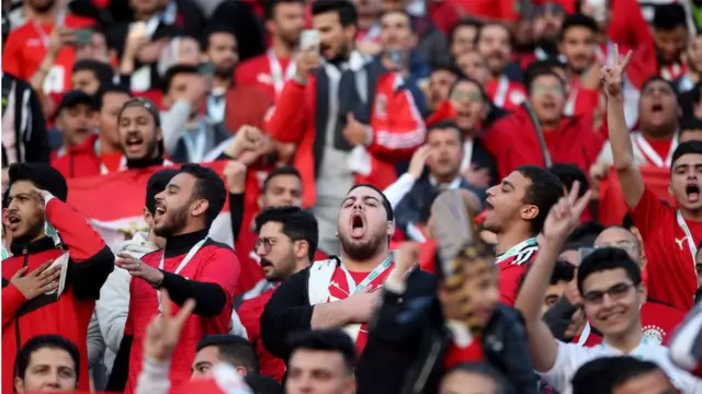 مشجعون مصريون في ملعب القاهرة