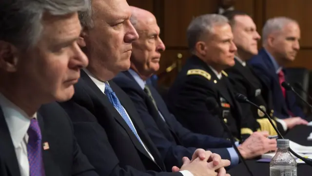 Christopher Wray, director del FBI, Mike Pompeo, director de la CIA, Dan Coats, director of Inteligencia Nacional, Robert Ashley, director de la Agencia de Defensa e Inteligencia, Michael Rogers, director de la Agencia de Seguridad Nacional y Robert Cardillo, director de la Agencia de Inteligencia Nacional Geoespacial.