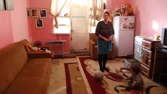 Kochada qattiq sikildi Kiyingan kotiblar bilan jinsiy aloqa