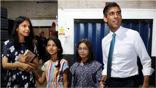 భార్య, కుమార్తెలతో రిషి సునక్