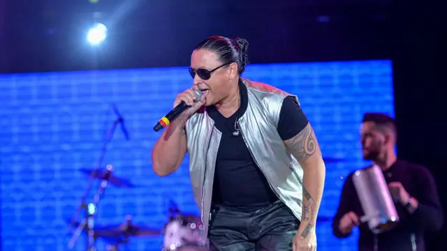 El artista puertorriqueño Elvis Crespo en un concierto.