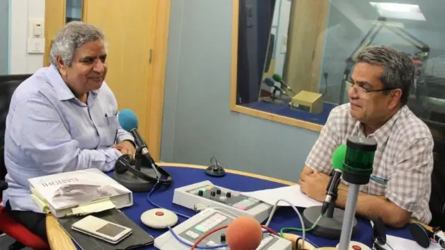 गांधी के जीवनीकार प्रमोद कपूर के साथ बीबीसी स्टूडियो में रेहान फ़ज़ल