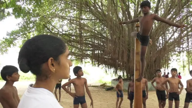 மாணவர்கள்