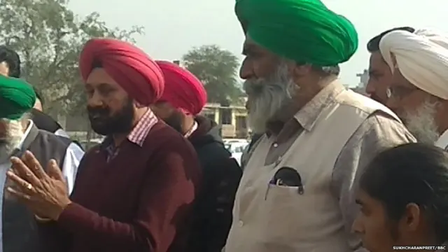 ਜਨਤਕ ਤੌਰ 'ਤੇ ਮੁਆਫ਼ੀ ਮੰਗਦੇ ਐਸਐਚਓ ਗੁਰਮੀਤ ਸਿੰਘ