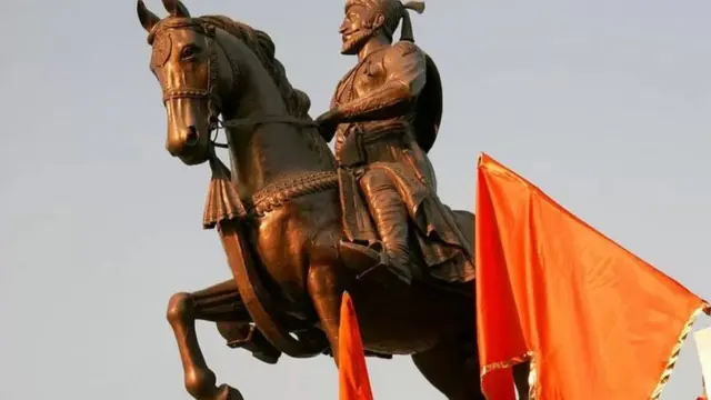 రాజకీయాల కోసం బీజేపీ శివాజీ పేరును వాడుతోందని కాంగ్రెస్ విమర్శించింది.