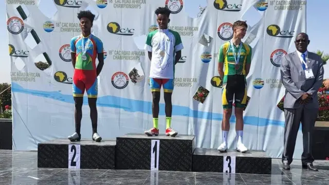 ኣብ ናይ ጁንየር ደቂ ተባዕትዮ ቀዳማይን ካልደአይን ዝወጽኡ ኣኽሊሉ ኣረፋይነን ዩናስ ተኪአን ኣብ ምዕዳል ሽልማት