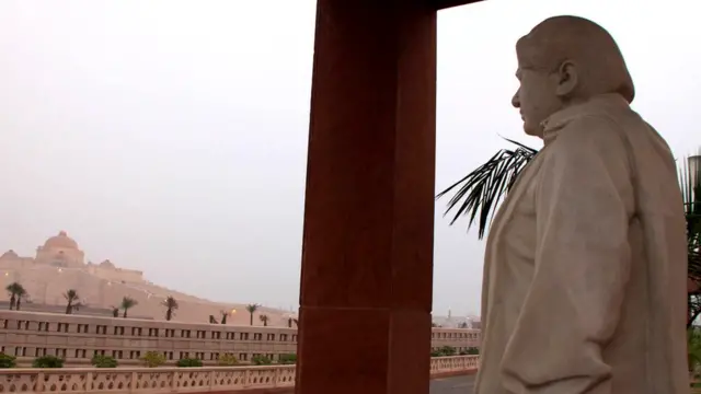 मायावती पुतळा