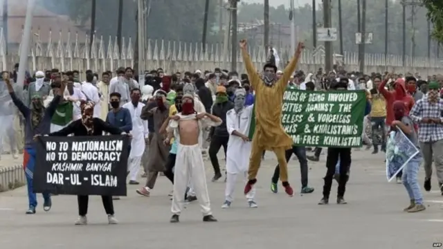 कश्मीर में प्रदर्शनकारी