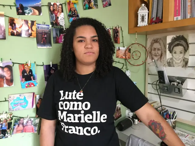 Luyara Santos com a camiseta Lute Como Marielle Franco