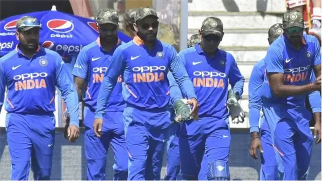 ధోనీ కోహ్లీ