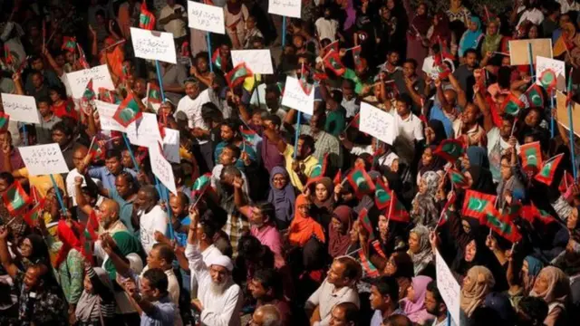 माल्दिभ्समा प्रदर्शन