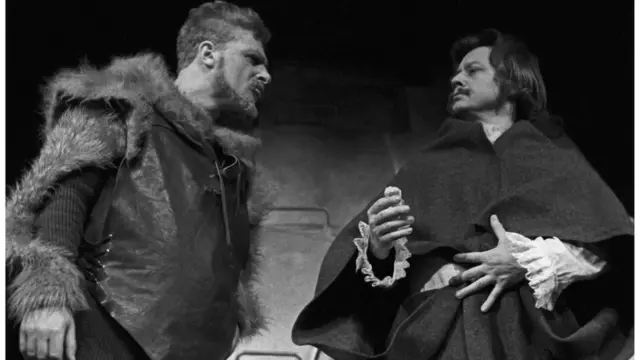 Олег Табаков (справа) и Виктор Тульчинский а сцене