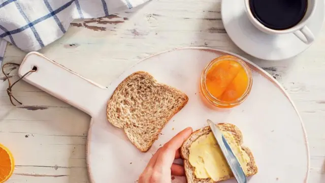 아침과 비만의 연관성에 대해 의견이 다르다