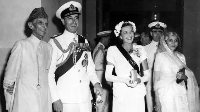 عکس: فاطمه جناح، ايډوینا ماونټ بېټن، لویي ماونټ بېټن او محمد علي جناح د پاکستان تر جوړېدو لږ مخکې