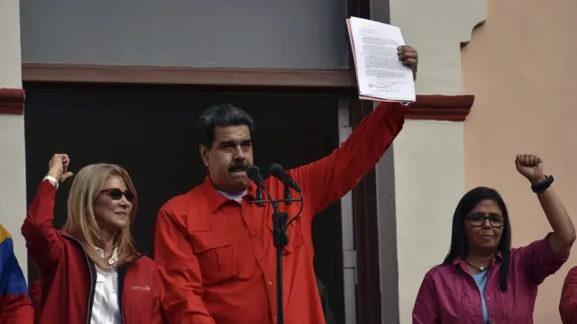 Cilia Flores, Nicolás Maduro y Delcy Rodríguez