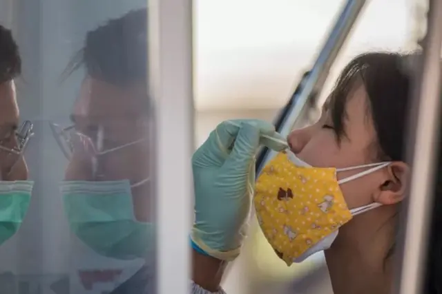 คนกำลังถูกสวอบ