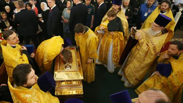 Мощи в соборе Санкт-Петербурга