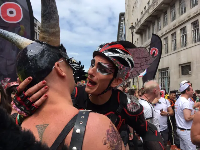 ลอร์ด ฟาวเลอร์ ประธานสภาขุนนางของอังกฤษ กล่าวว่า "การรักเพศเดียวกันยังคงเป็นเรื่องผิดกฎหมายในกว่า70 ประเทศทั่วโลก รวมถึงหลายประเทศในเครือจักรภพอังกฤษ"