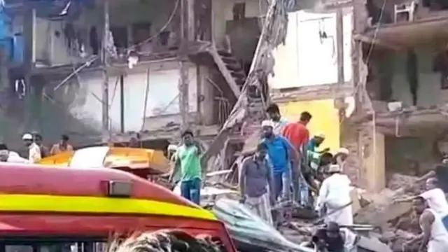 منہدم ہونے والی عمارت کا ملبہ