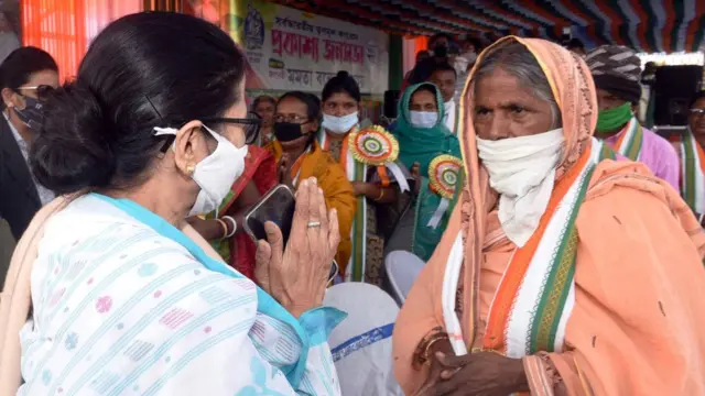 महिला के साथ ममता