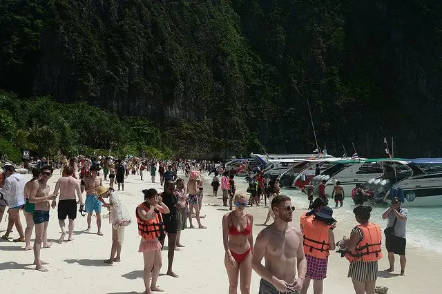 นักท่องเที่ยวบนชายหาด