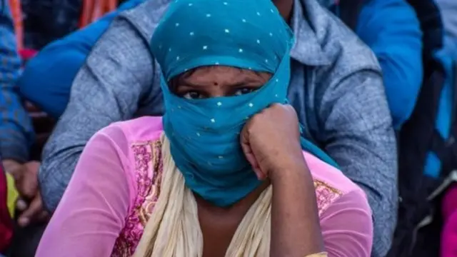 காத்திருக்கும் பெண்