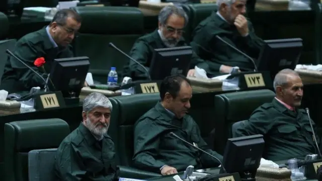 پس از اعلام سپاه در فهرست گروه‌های تروریستی از سوی آمریکا علی مطهری جزو یکی از نمایندگانی بود که با لباس سپاه به مجلس رفت