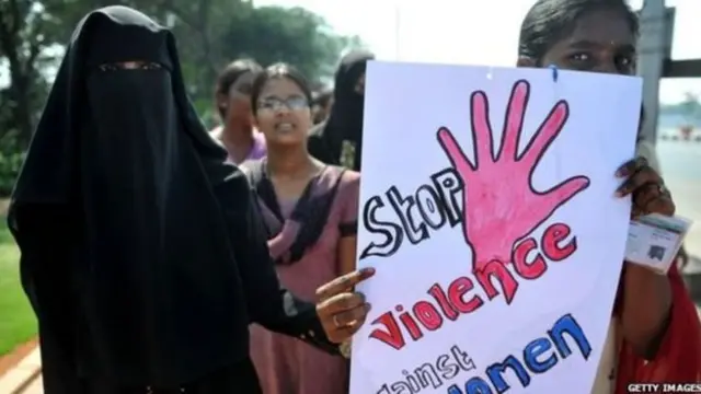 பெண்களுக்கு எதிரான வன்முறைகள் குறித்த போராட்டம்.