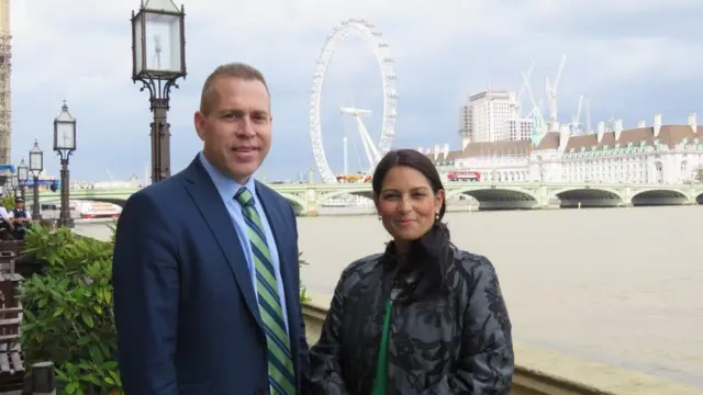 ইসরায়েলের এক মন্ত্রীই ব্রিটিশ পার্লামেন্টের টেরাসে মিস প্যাটেলের সঙ্গে তার এই ছবি টুইট করেছিলেন