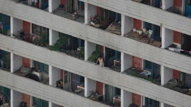 اپارٹمینٹ بلڈنگ میں گر