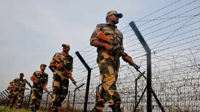 সীমান্তরক্ষীদের টহল।