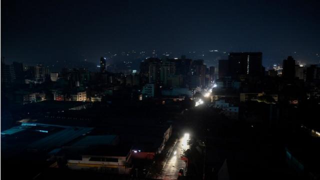 Caracas às escuras