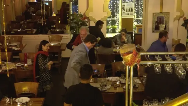 તંદૂરી રેસ્ટરાંની અંદર.