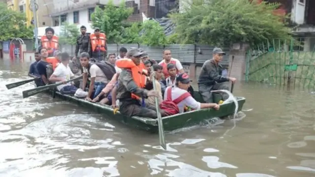 உத்தரப்பிரதேசம், பிகாரில் கடும்மழை வெள்ளம்: உயிரிழப்புகள் 100-ஐ தாண்டியது