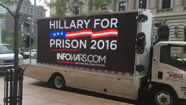 Aviso contra Hillary Clinton