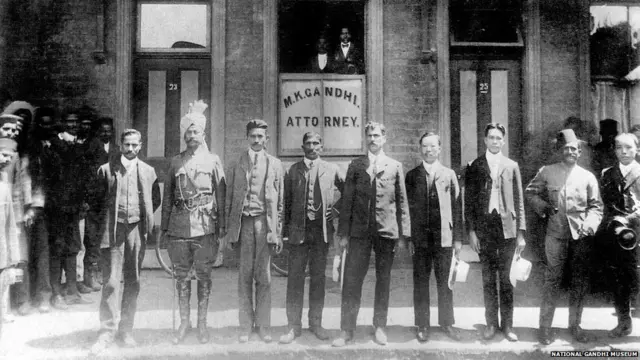 ਦੱਖਣੀ ਅਫ਼ਰੀਕਾ ਵਿੱਚ ਚੀਨ ਦੇ ਲੀਡਰਾਂ ਨਾਲ ਮਹਾਤਮਾ ਗਾਂਧੀ