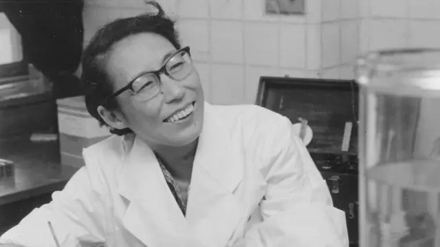أوتاكو أوكاموتو في مختبرها عام 1961