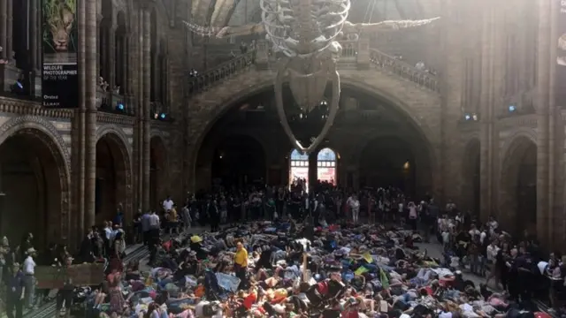 Акция протеста в лондонском Музее натуральной истории