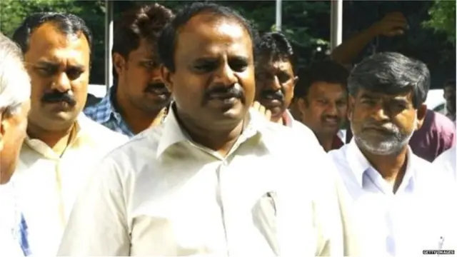 కుమారస్వామి ఆలయాలు చుట్టేస్తున్నారు