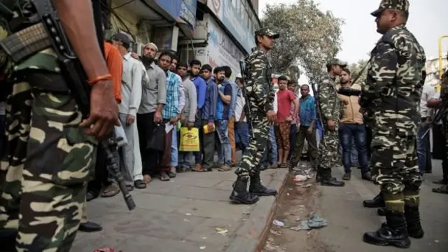 بینک میں قطار