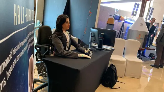 इसरो, महिला रोबोट 'व्योममित्र' को अंतरिक्ष की सैर कराएगा