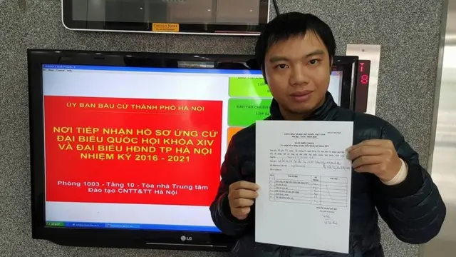 Ủy ban Bầu cử TP Hà Nội tiếp nhận hồ sơ ứng cử của ông Nguyễn Đình Hà ngày 13/3/2016