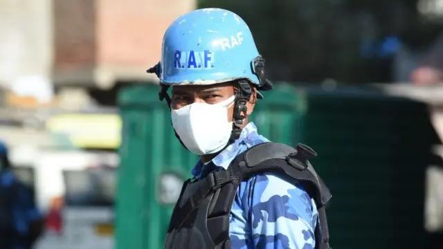 આર.એ.એફ.ના કર્મચારીની તસવીર