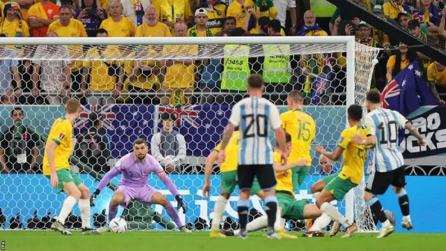 アルゼンチンのメッシ、気迫のプレーで別格の存在感