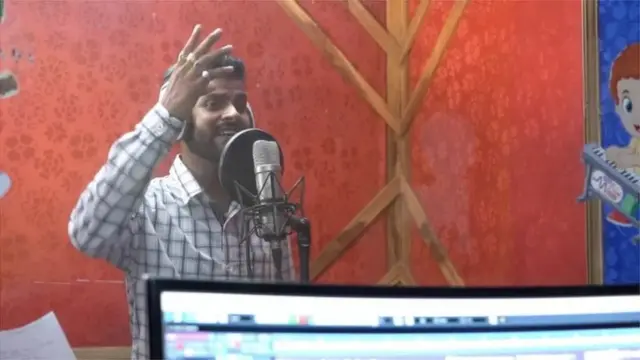 નિષ્ણાતો આ ગીતને અનુપયુક્ત સામગ્રીના રૂપમાં રિપોર્ટ કરવા માટે મુસ્લિમોને દોષિત ગણાવે છે