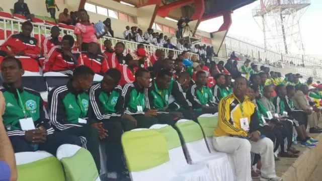 Ciyaartooyda xulka qaranka Soomaaliya oo daawanayay ciyaarta furitaankii tartanka kubadda cagta ee bariga Afrika CECAFA.