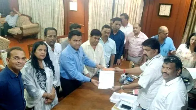 काँग्रेसच्या बंडखोर आमदारांनी मुख्यमंत्री प्रमोद सावंत यांच्यासह विधानसभा अध्यक्षांची भेट घेतली.